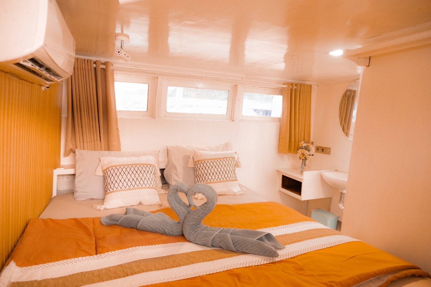 TRITON (Private Suite)