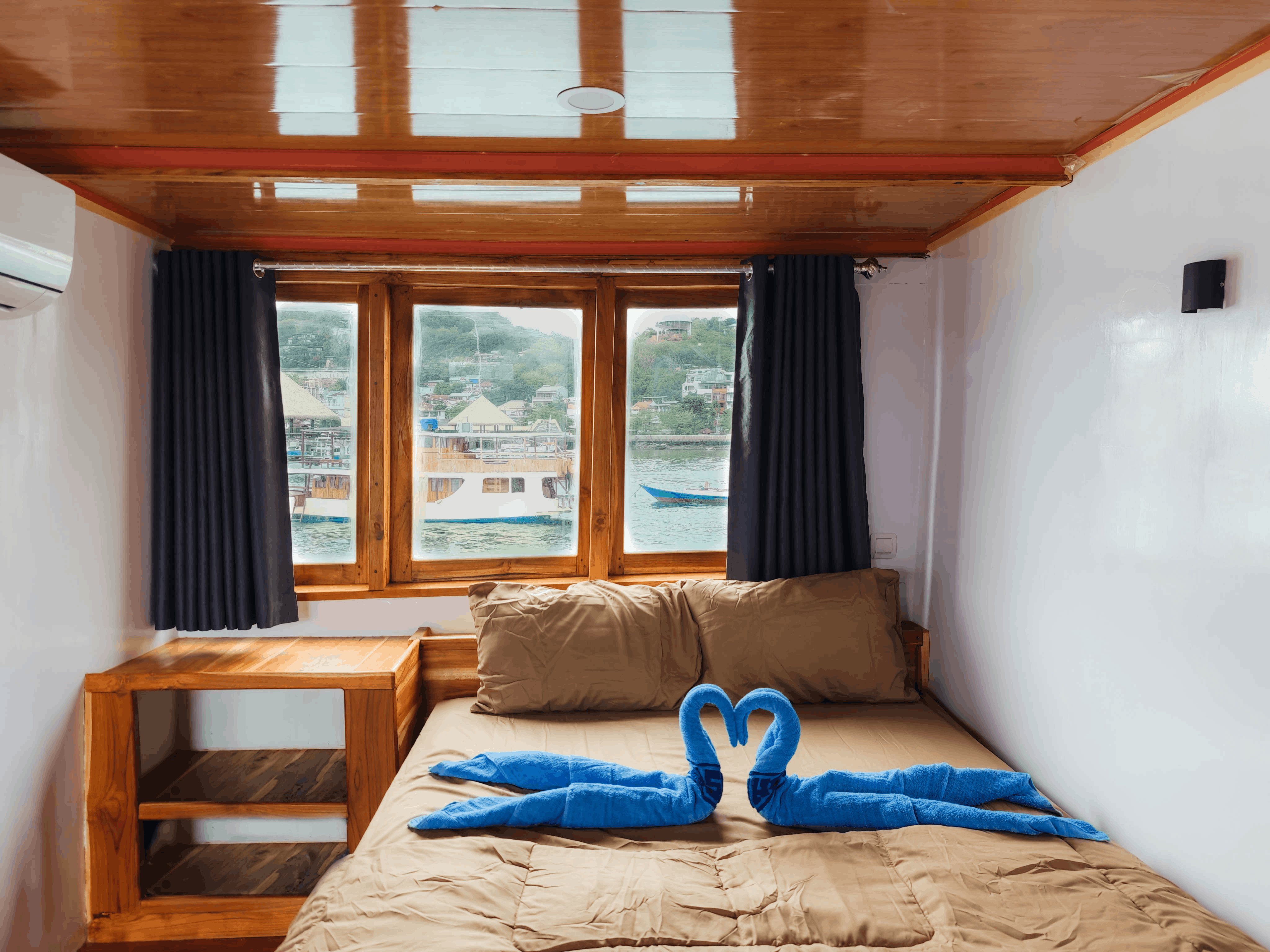 DELUXE ROOM 1