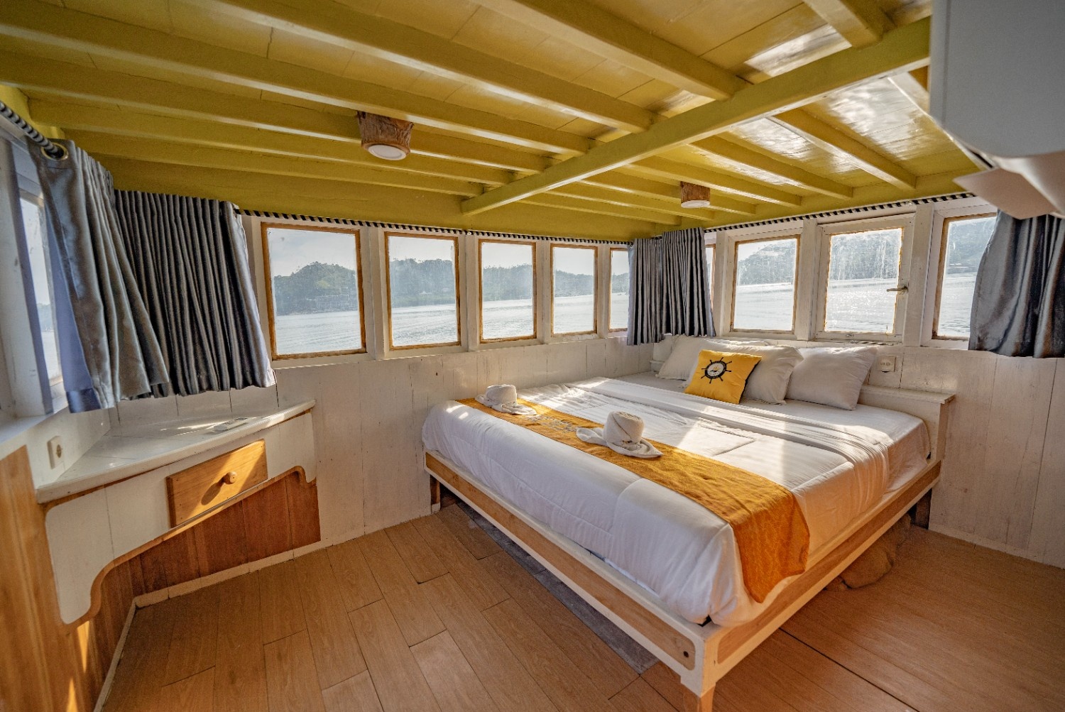 Mater Ocean (upper Deck)