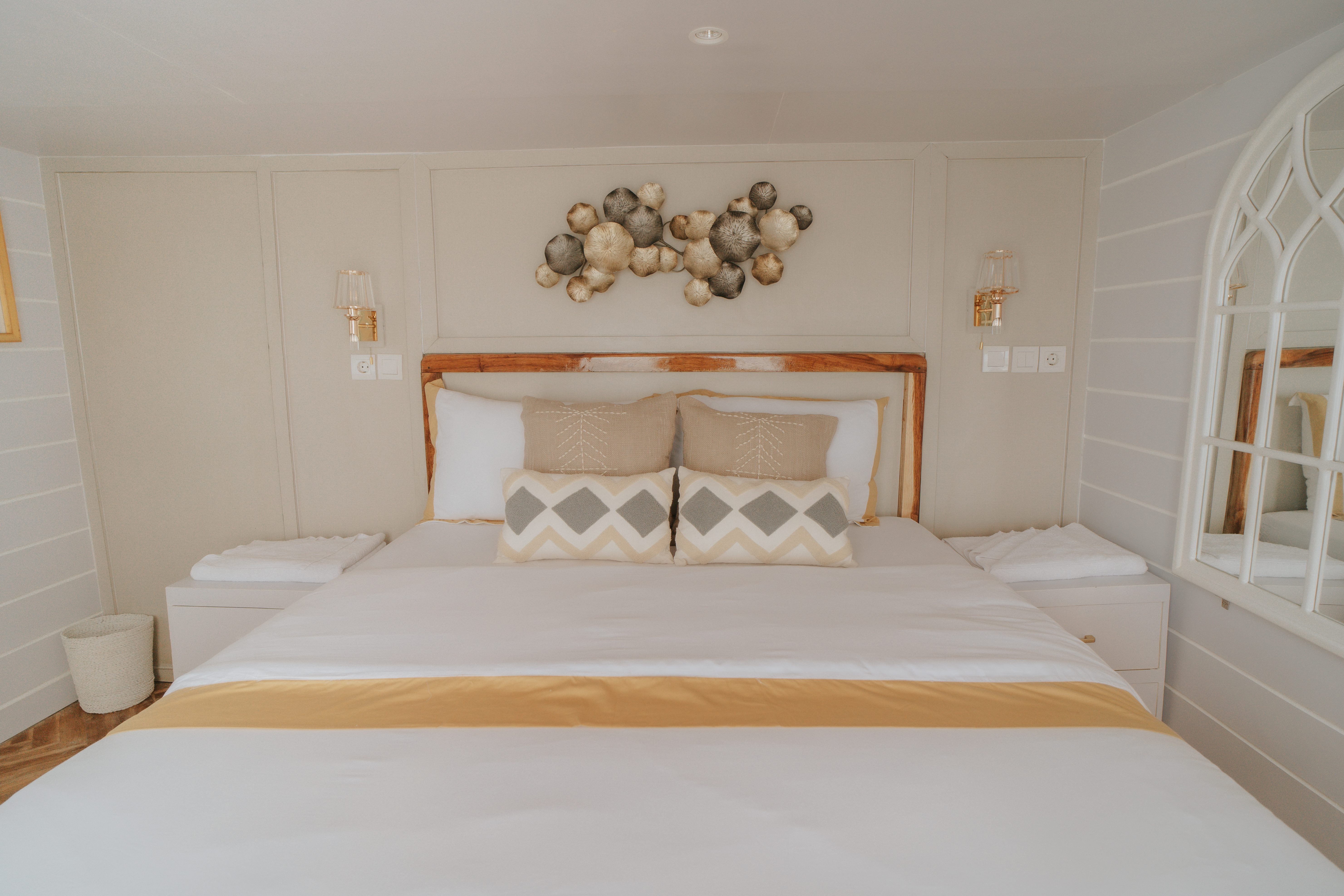 SUITE BEDROOM