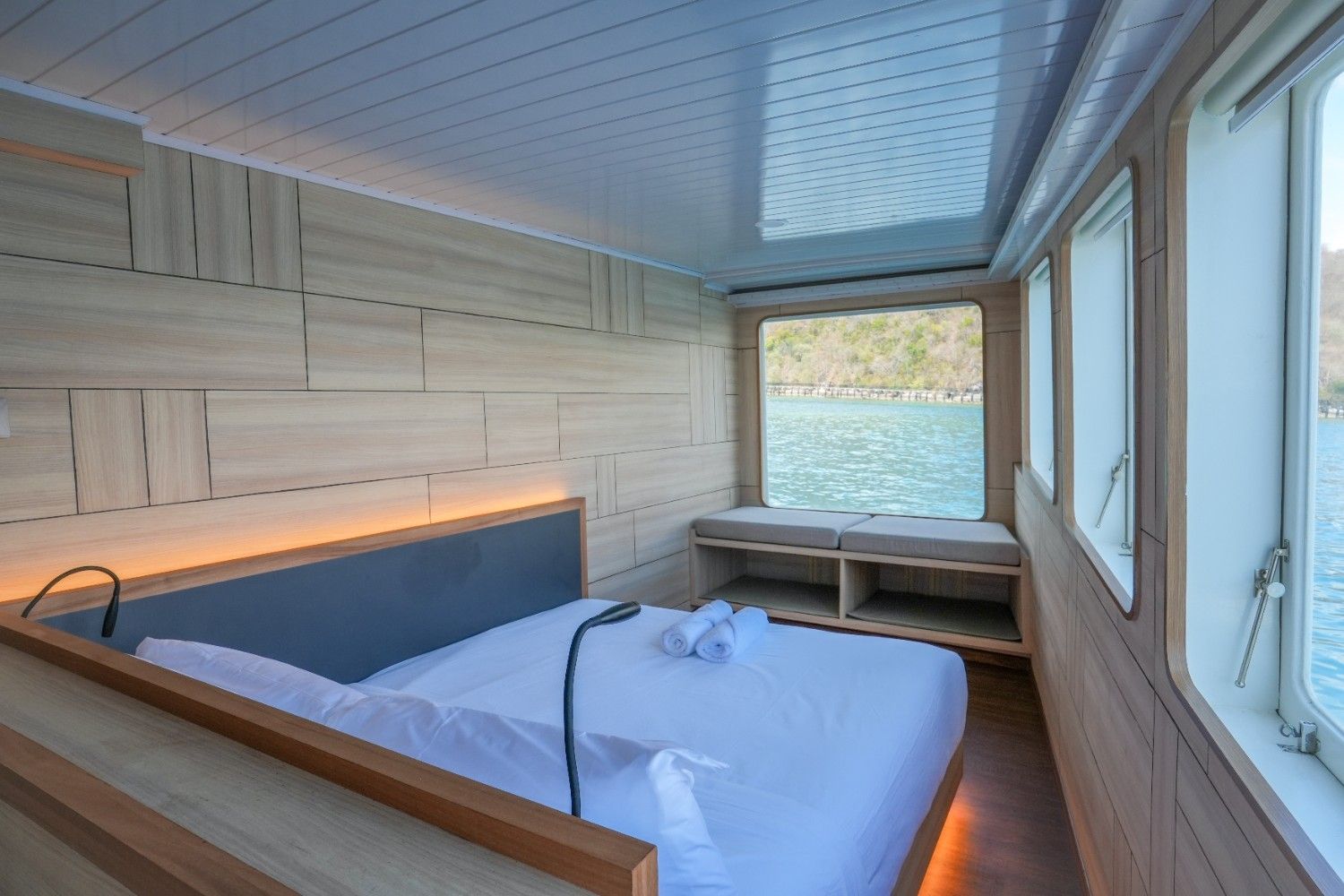 Larantuka / Wae Rebo ( Private Cabin )